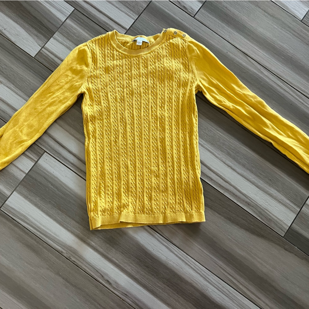 Tommy Hilfiger sweater in a nice mustard color size small fitted.